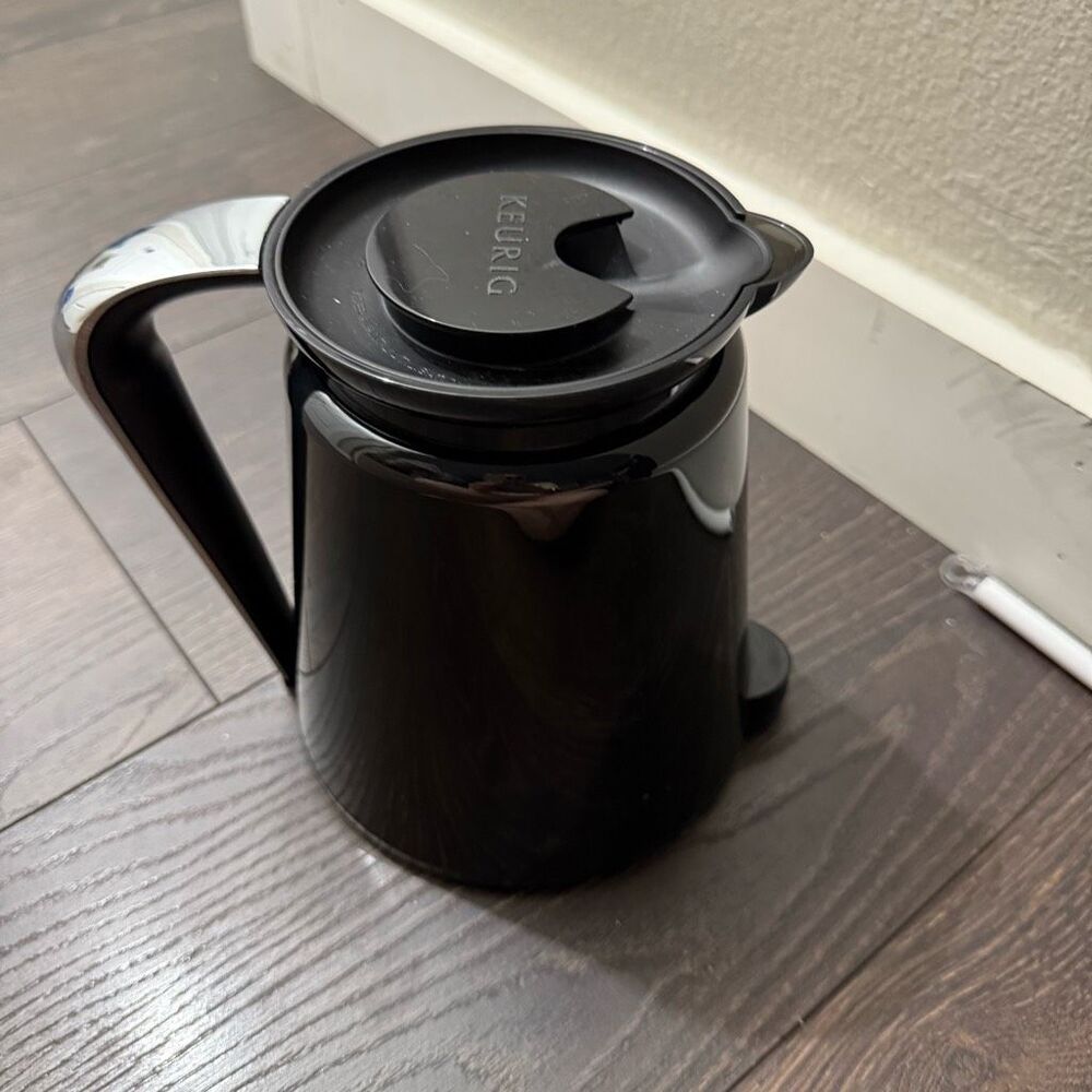 Keurig 32oz Black Silver Handle Carafe New